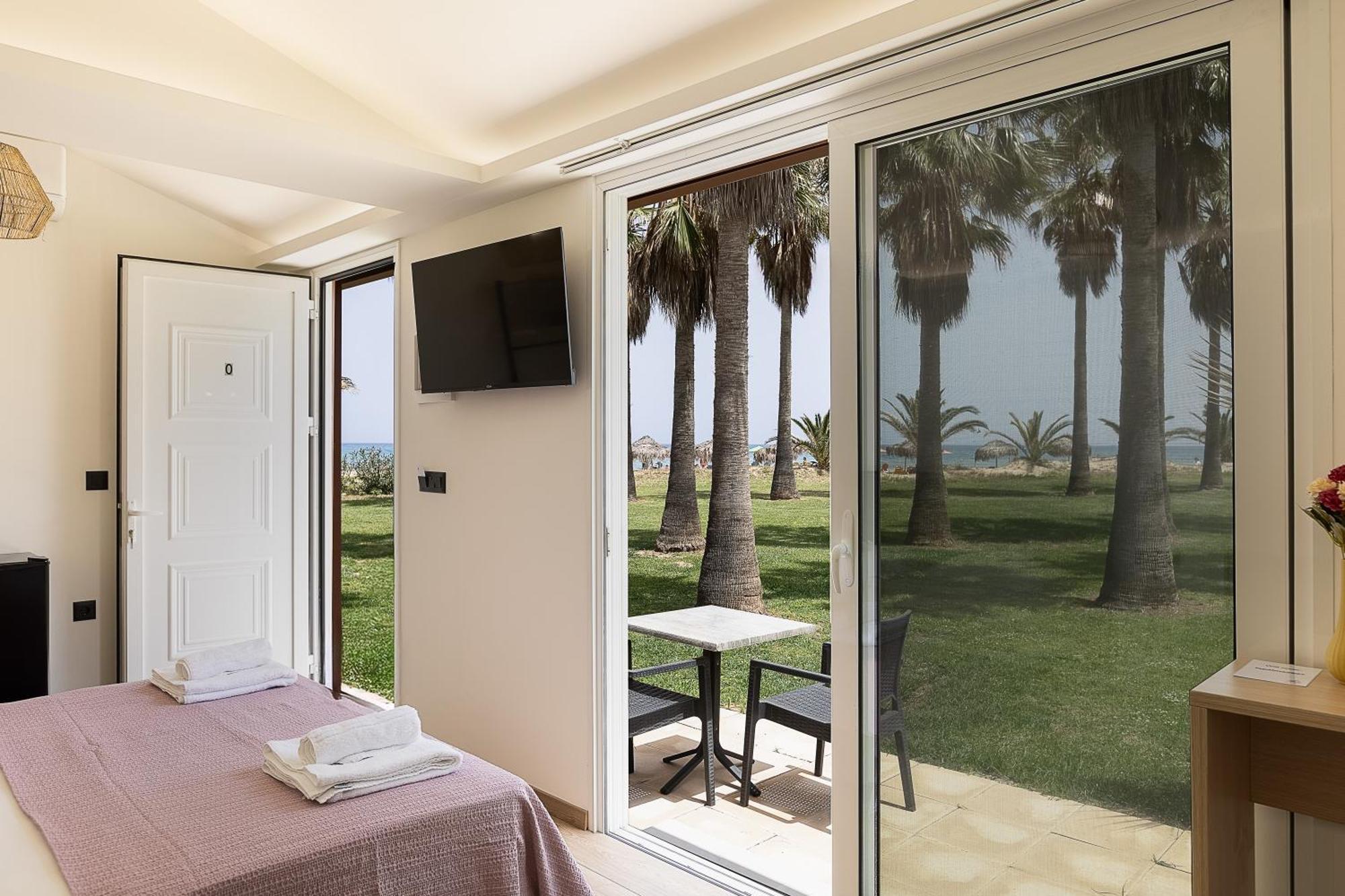 La Palma Beachfront Suites Georgioupoli Exteriör bild