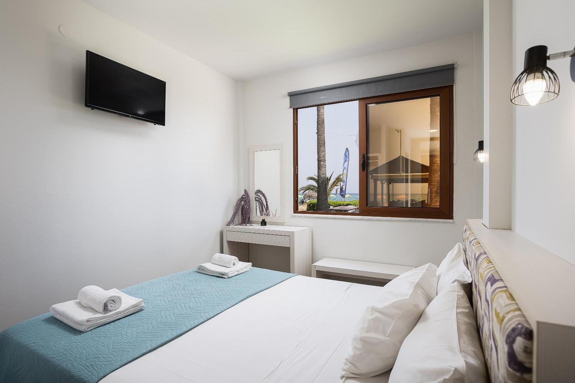 La Palma Beachfront Suites Georgioupoli Exteriör bild